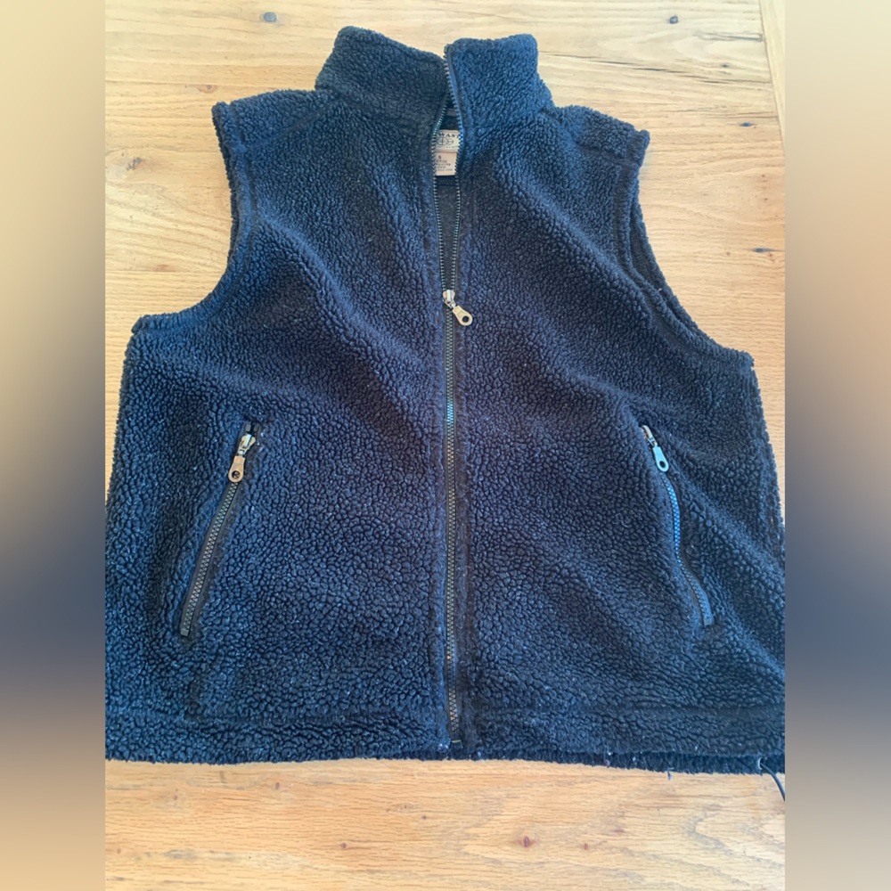 Most Wanted Sherpa Full Zip Black Vest Women’s Small‎ Preloved
